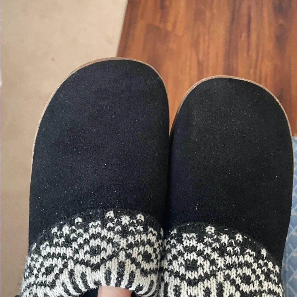 Clarks leather indoor outdoor Women's Black Slippers fleece lined - Picture 4 of 16